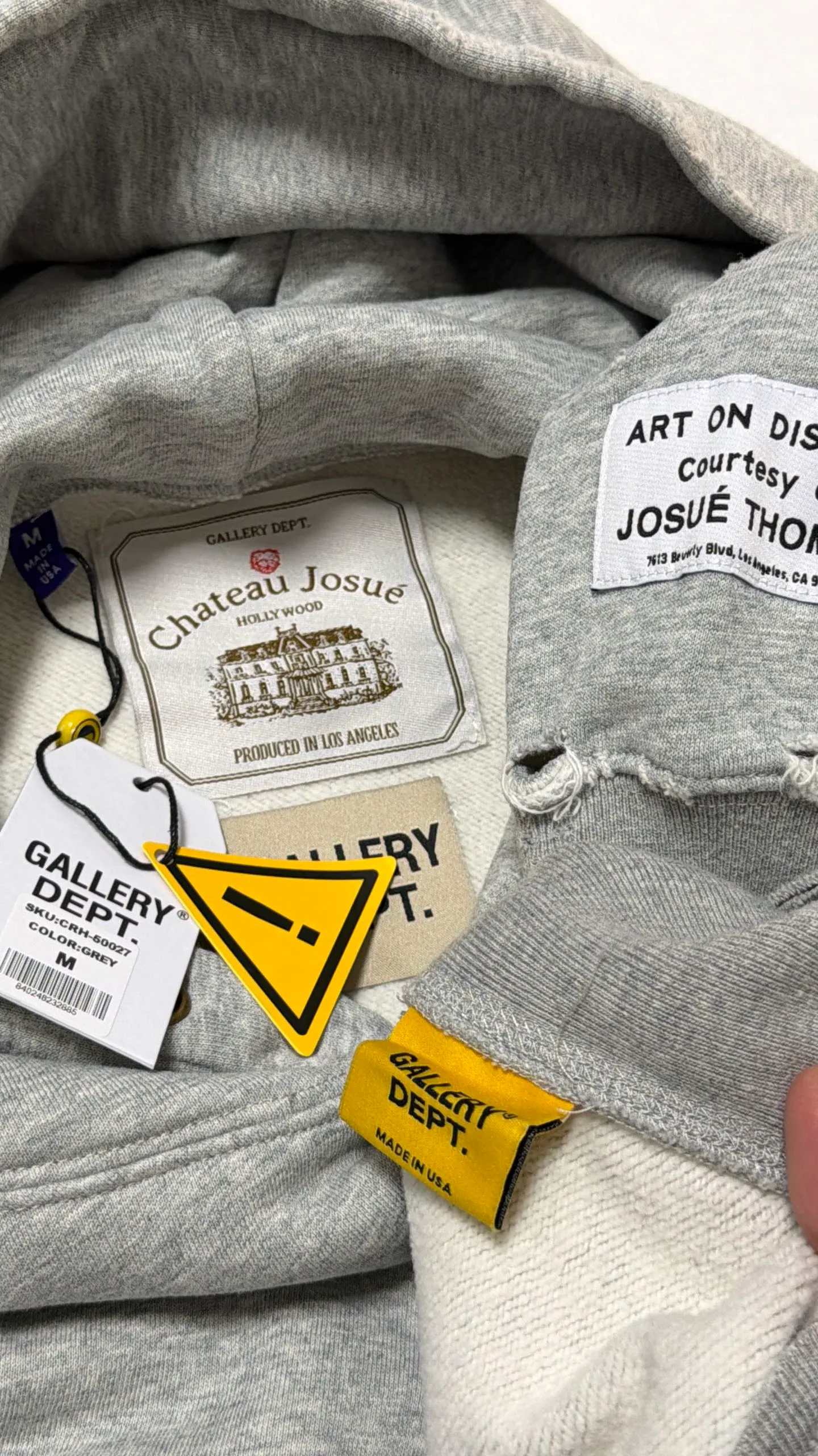GALLERY DEPT. CHATEAU RANCH HOODIE/HEATER GRAY Horseshoe Winery Splashed Ink Destroyed Hoodie Washed Gray S-XL Assute Reactive Dyes Ready-made Horseshoe Fading Process Post-Fry Color Processing Super Heavy and Cumbersome Too Many Cuts and Hanging Wormhole Destruction Process➕Hand-Splashed Ink Very Time-consuming and Labor-intensive Correct Version Original Main Mark➕Large Main Mark➕Yellow Wash Mark The original BOXY short and wide version has not been changed at all. God-cut. Authentic level printing process. Post-washing treatment to show natural aging effect.
